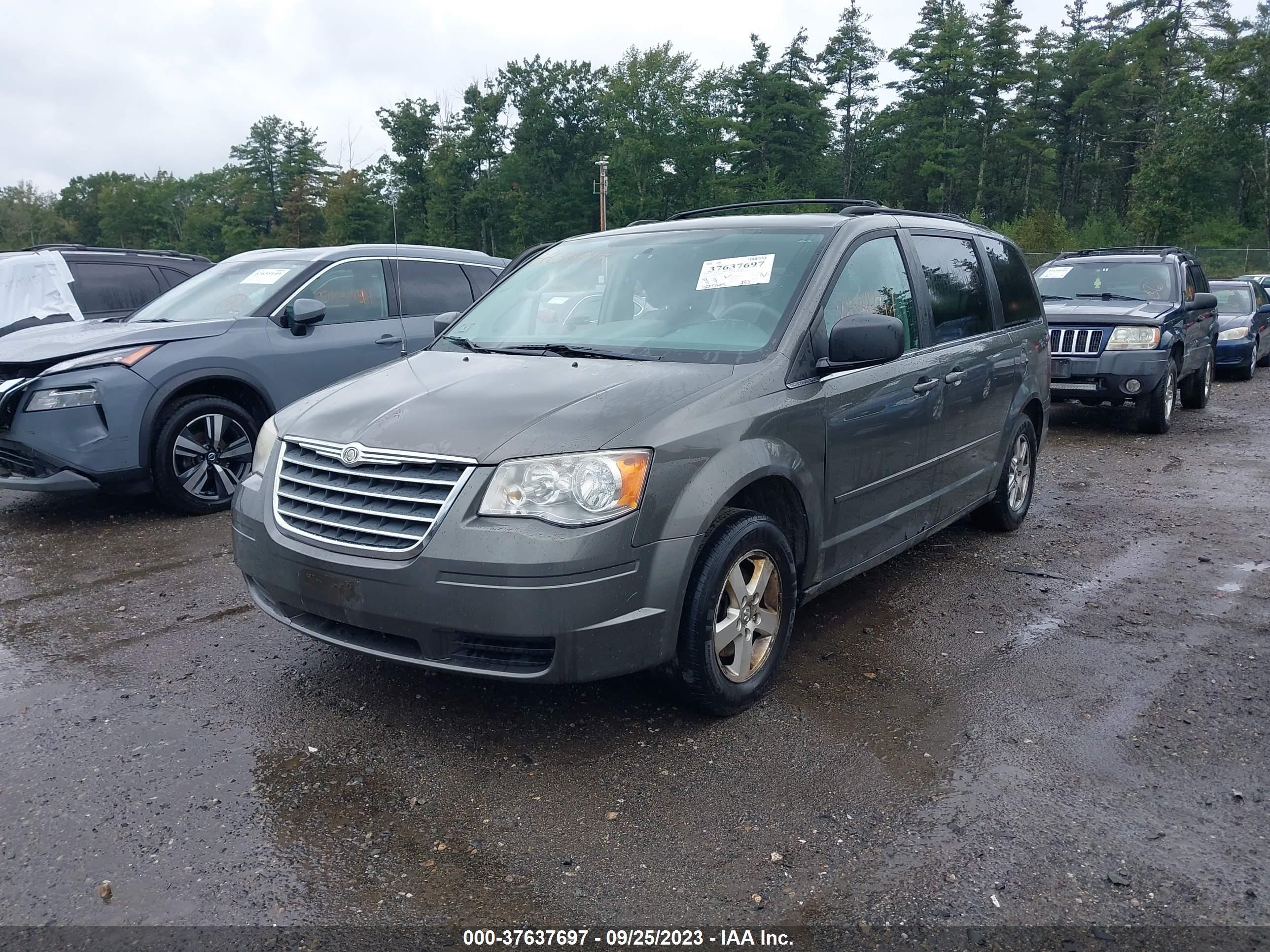 Photo 1 VIN: 2A4RR2D14AR358487 - CHRYSLER TOWN & COUNTRY 