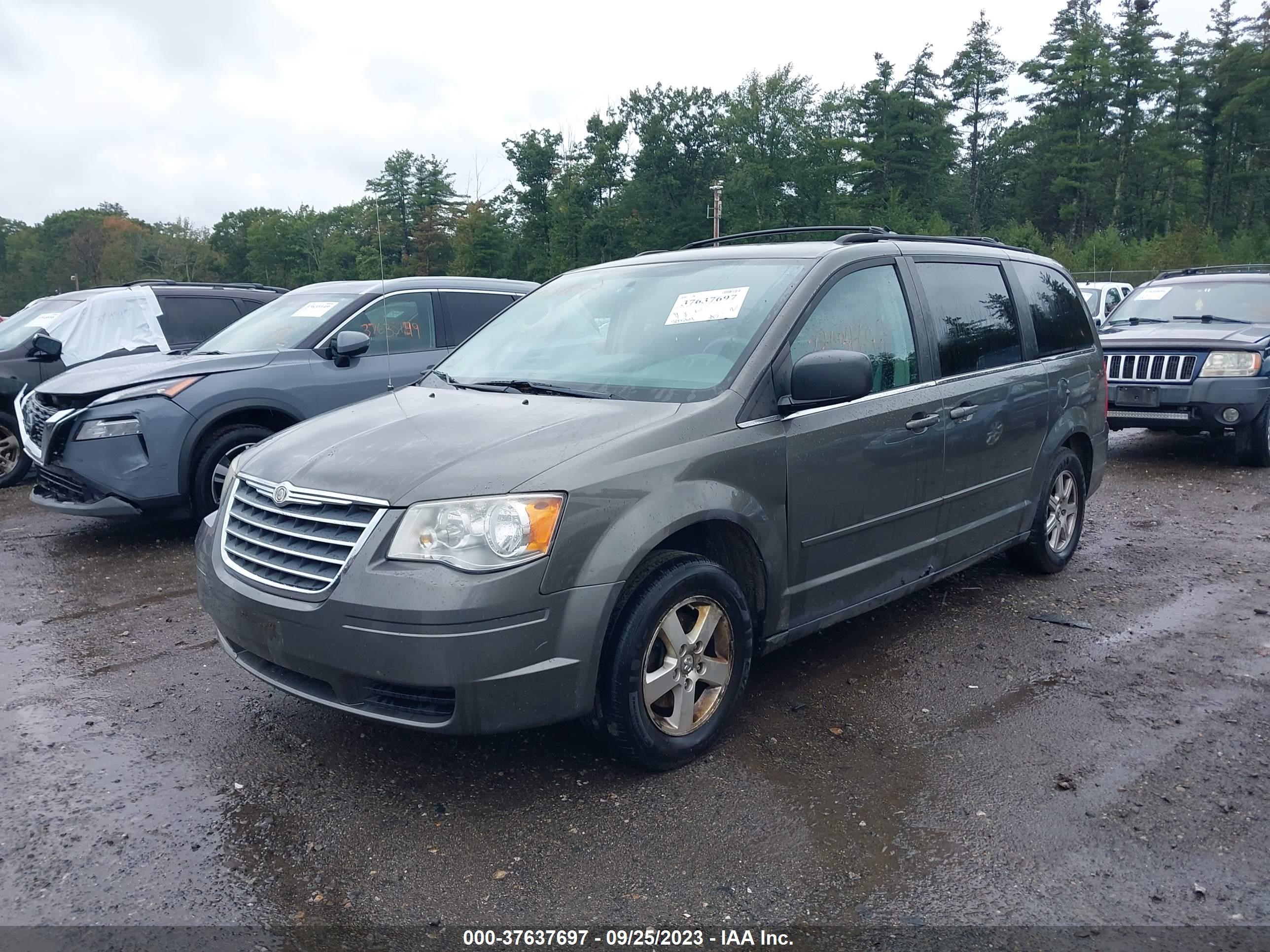 Photo 11 VIN: 2A4RR2D14AR358487 - CHRYSLER TOWN & COUNTRY 