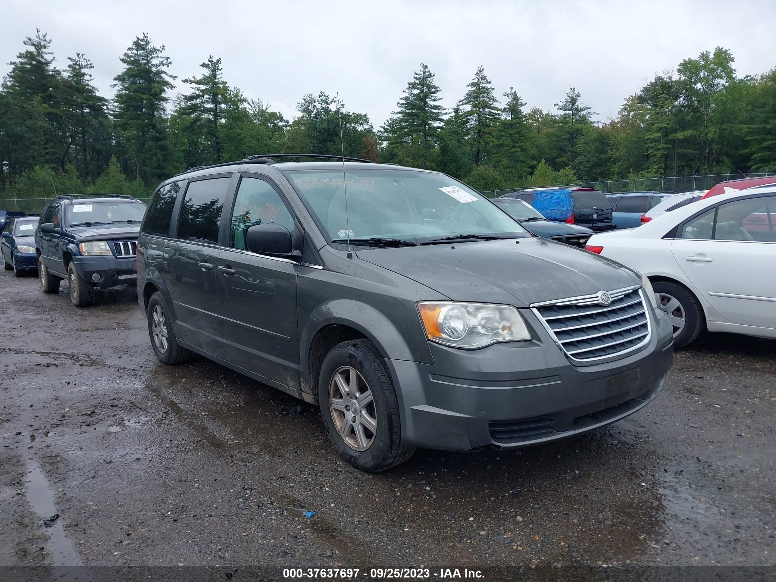 Photo 5 VIN: 2A4RR2D14AR358487 - CHRYSLER TOWN & COUNTRY 