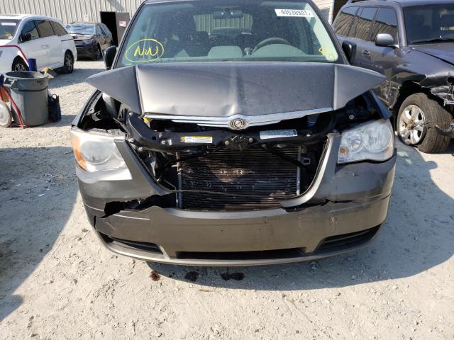 Photo 8 VIN: 2A4RR2D14AR381235 - CHRYSLER TOWN &AMP COU 