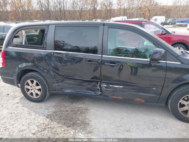 Photo 5 VIN: 2A4RR2D14AR415383 - CHRYSLER TOWN & COUNTRY 