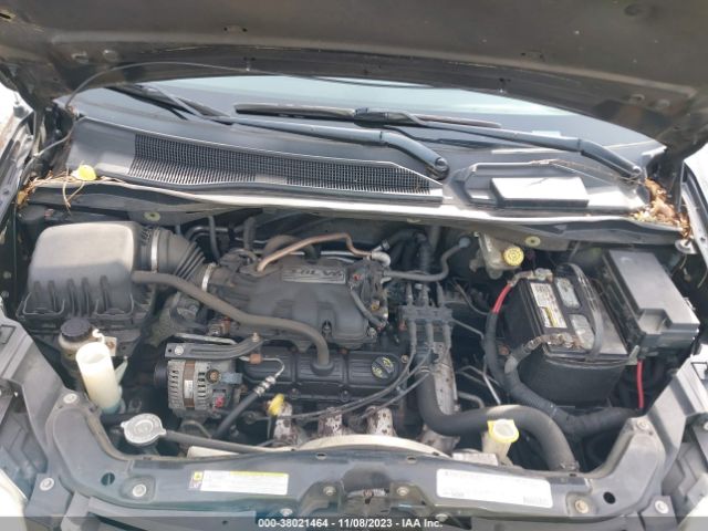 Photo 9 VIN: 2A4RR2D14AR415383 - CHRYSLER TOWN & COUNTRY 