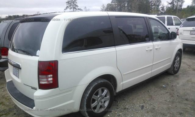 Photo 3 VIN: 2A4RR2D14AR442020 - CHRYSLER TOWN AND COUNTRY 