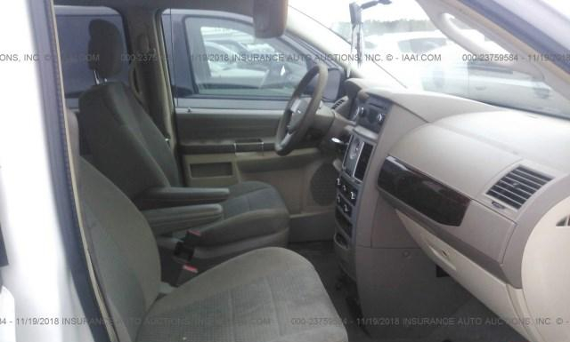 Photo 4 VIN: 2A4RR2D14AR442020 - CHRYSLER TOWN AND COUNTRY 