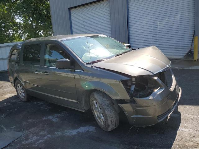 Photo 3 VIN: 2A4RR2D15AR334070 - CHRYSLER TOWN & COU 