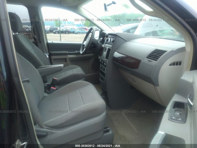 Photo 4 VIN: 2A4RR2D15AR351757 - CHRYSLER TOWN & COUNTRY 