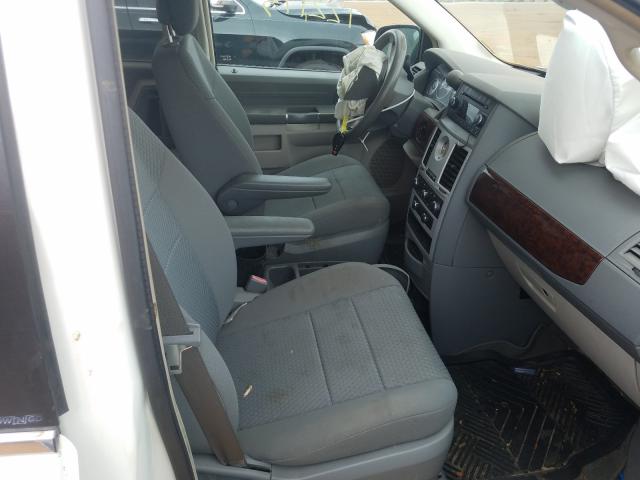 Photo 4 VIN: 2A4RR2D15AR456394 - CHRYSLER TOWN & COU 