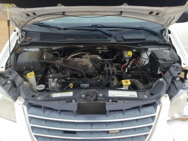 Photo 6 VIN: 2A4RR2D15AR456394 - CHRYSLER TOWN & COU 