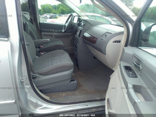 Photo 4 VIN: 2A4RR2D15AR464026 - CHRYSLER TOWN & COUNTRY 