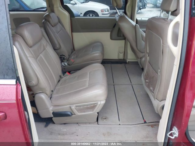 Photo 7 VIN: 2A4RR2D16AR333297 - CHRYSLER TOWN & COUNTRY 