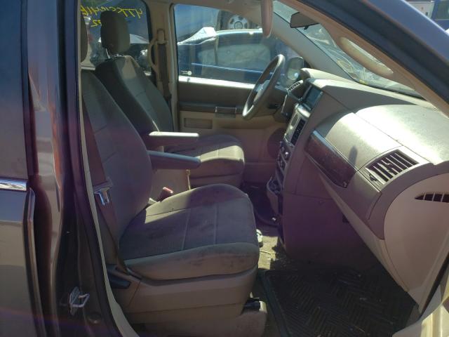 Photo 4 VIN: 2A4RR2D17AR338363 - CHRYSLER TOWN &AMP COU 