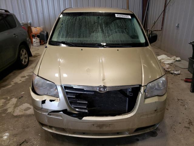 Photo 4 VIN: 2A4RR2D17AR357205 - CHRYSLER TOWN & COU 