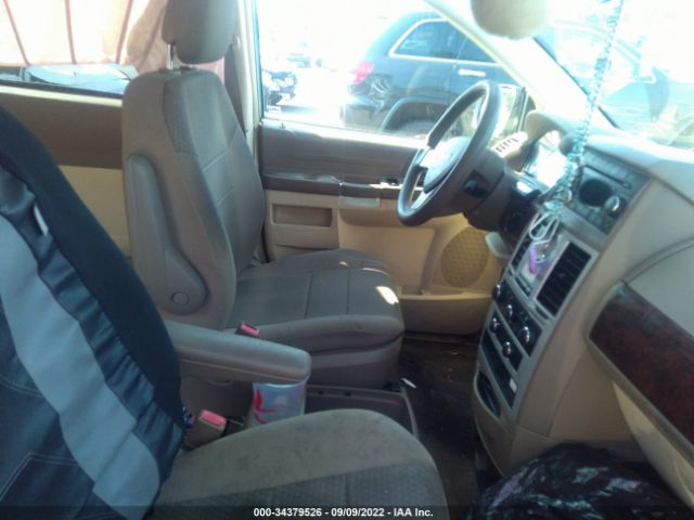 Photo 4 VIN: 2A4RR2D17AR421663 - CHRYSLER TOWN & COUNTRY 