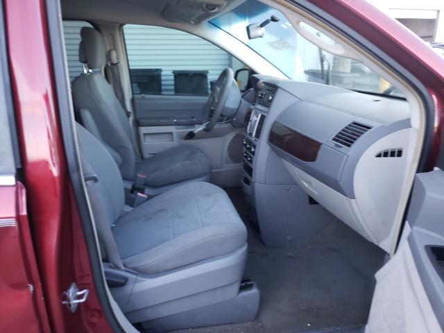 Photo 4 VIN: 2A4RR2D18AR334127 - CHRYSLER TOWN & COU 