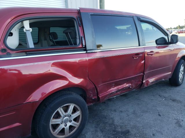 Photo 8 VIN: 2A4RR2D18AR334127 - CHRYSLER TOWN & COU 