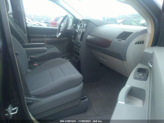 Photo 4 VIN: 2A4RR2D19AR456303 - CHRYSLER TOWN & COUNTRY 