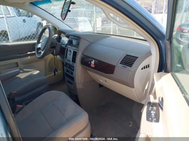 Photo 4 VIN: 2A4RR4DE0AR116939 - CHRYSLER TOWN & COUNTRY 