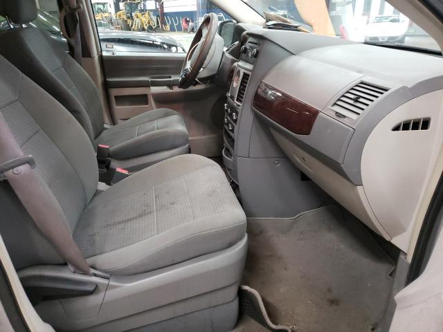 Photo 4 VIN: 2A4RR4DE1AR240556 - CHRYSLER TOWN & COU 