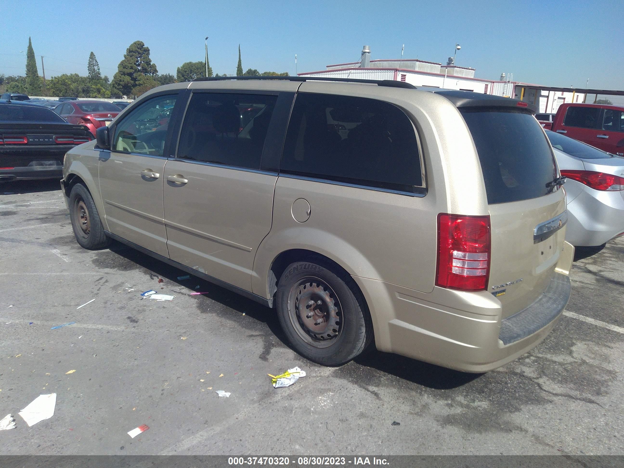 Photo 2 VIN: 2A4RR4DE1AR280023 - CHRYSLER TOWN & COUNTRY 