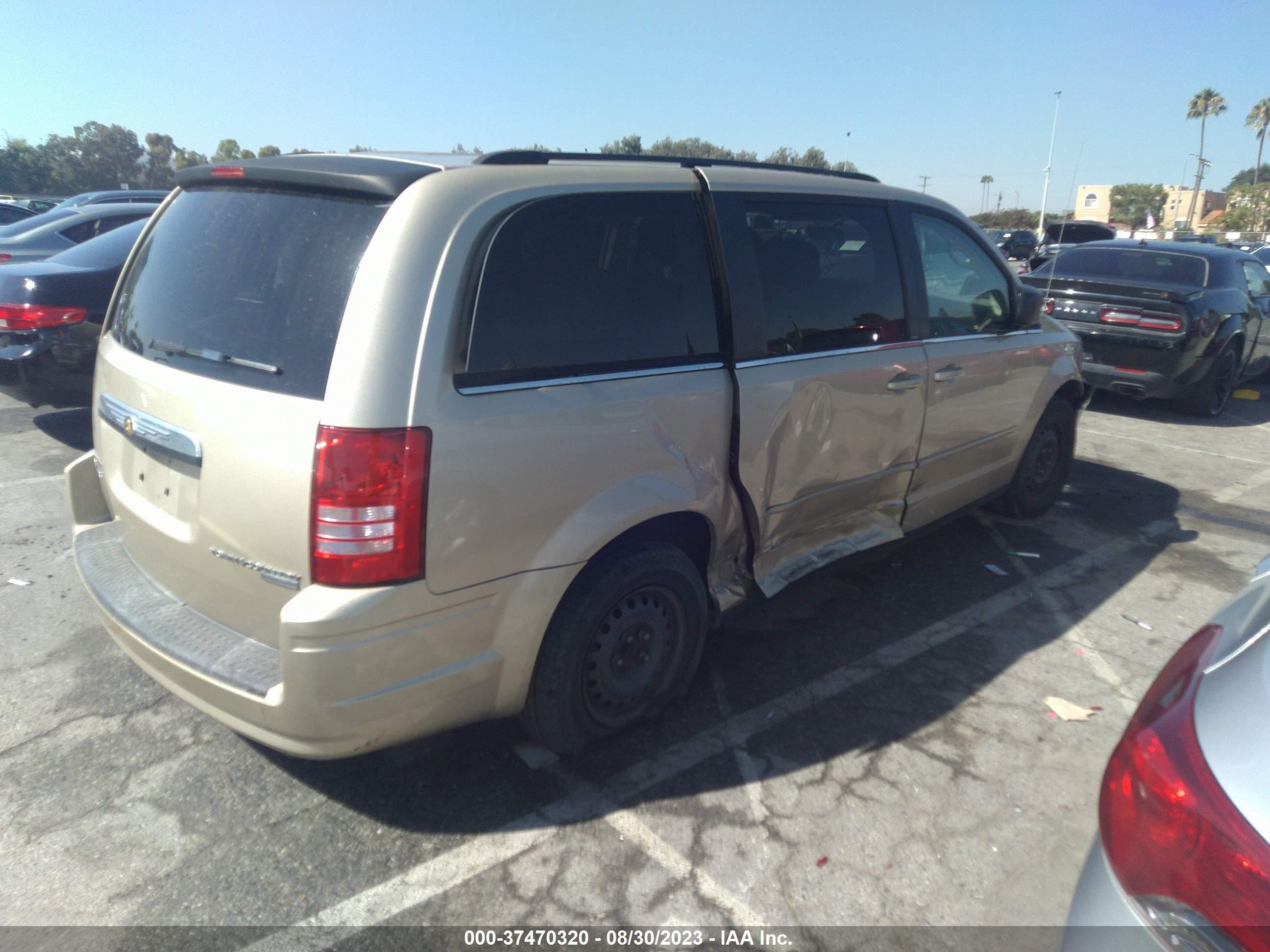 Photo 3 VIN: 2A4RR4DE1AR280023 - CHRYSLER TOWN & COUNTRY 