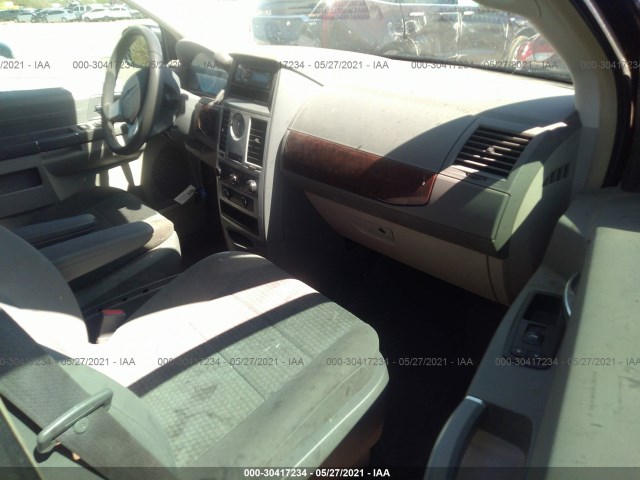 Photo 4 VIN: 2A4RR4DE2AR141096 - CHRYSLER TOWN & COUNTRY 