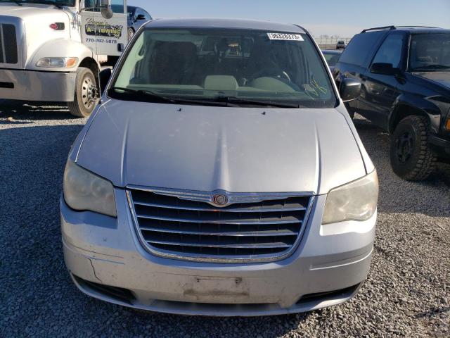 Photo 4 VIN: 2A4RR4DE2AR215357 - CHRYSLER TOWN & COU 