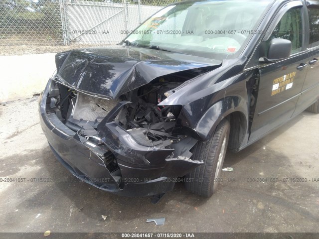 Photo 5 VIN: 2A4RR4DE3AR142810 - CHRYSLER TOWN & COUNTRY 