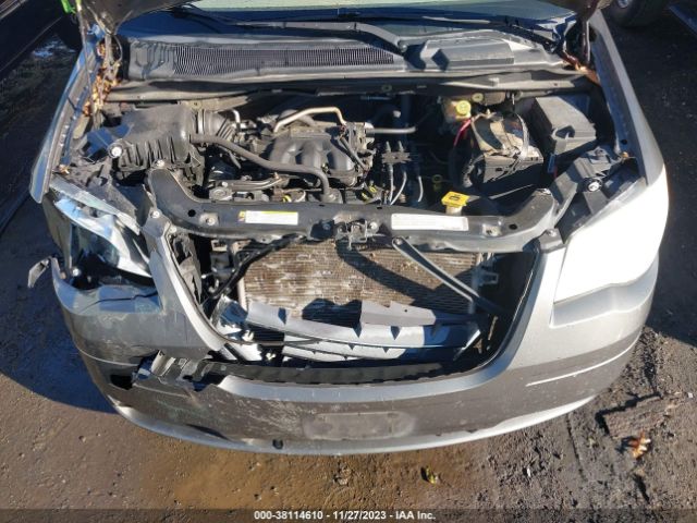 Photo 9 VIN: 2A4RR4DE3AR226464 - CHRYSLER TOWN & COUNTRY 