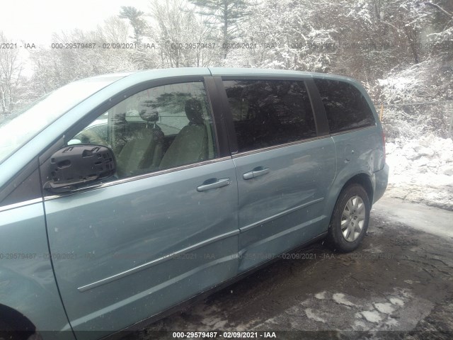 Photo 5 VIN: 2A4RR4DE4AR208832 - CHRYSLER TOWN & COUNTRY 