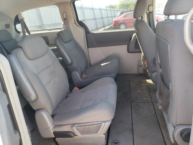 Photo 5 VIN: 2A4RR4DE5AR143084 - CHRYSLER TOWN &AMP COU 