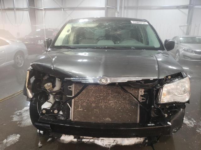 Photo 4 VIN: 2A4RR4DE5AR226689 - CHRYSLER TOWN & COU 