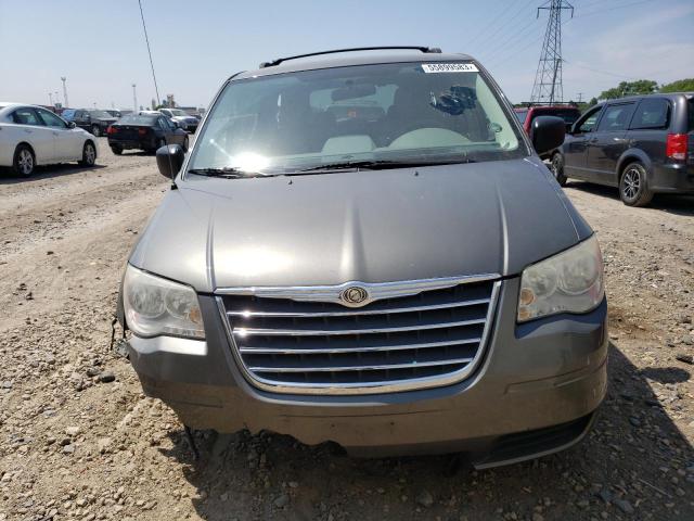 Photo 4 VIN: 2A4RR4DE5AR241824 - CHRYSLER TOWN & COU 