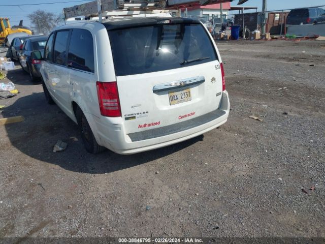 Photo 2 VIN: 2A4RR4DE5AR316022 - CHRYSLER TOWN & COUNTRY 