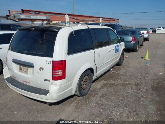 Photo 3 VIN: 2A4RR4DE5AR316022 - CHRYSLER TOWN & COUNTRY 