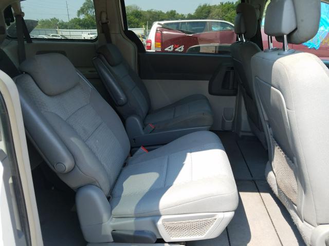 Photo 5 VIN: 2A4RR4DE5AR316036 - CHRYSLER TOWN & COU 