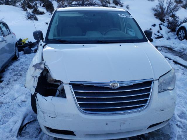 Photo 4 VIN: 2A4RR4DE5AR368640 - CHRYSLER TOWN & COU 