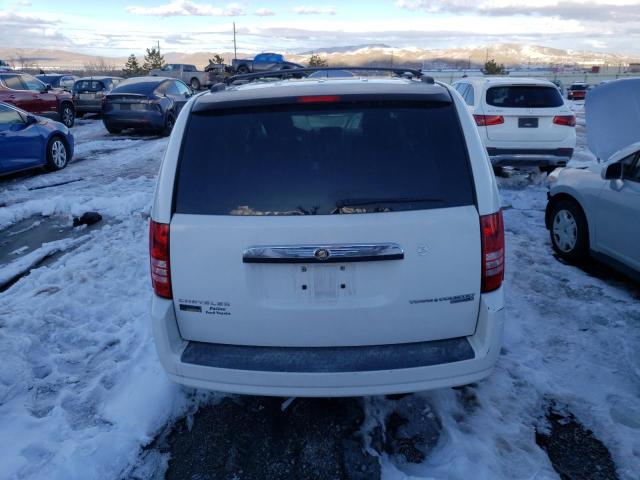 Photo 5 VIN: 2A4RR4DE5AR368640 - CHRYSLER TOWN & COU 