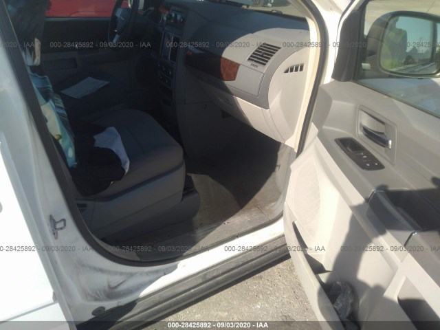 Photo 4 VIN: 2A4RR4DE5AR374051 - CHRYSLER TOWN & COUNTRY 