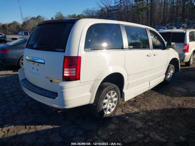 Photo 3 VIN: 2A4RR4DE8AR213631 - CHRYSLER TOWN & COUNTRY 