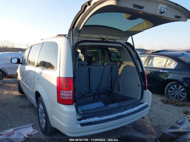 Photo 2 VIN: 2A4RR4DE8AR315124 - CHRYSLER TOWN & COUNTRY 