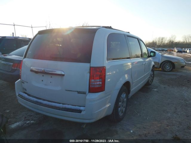 Photo 3 VIN: 2A4RR4DE8AR315124 - CHRYSLER TOWN & COUNTRY 