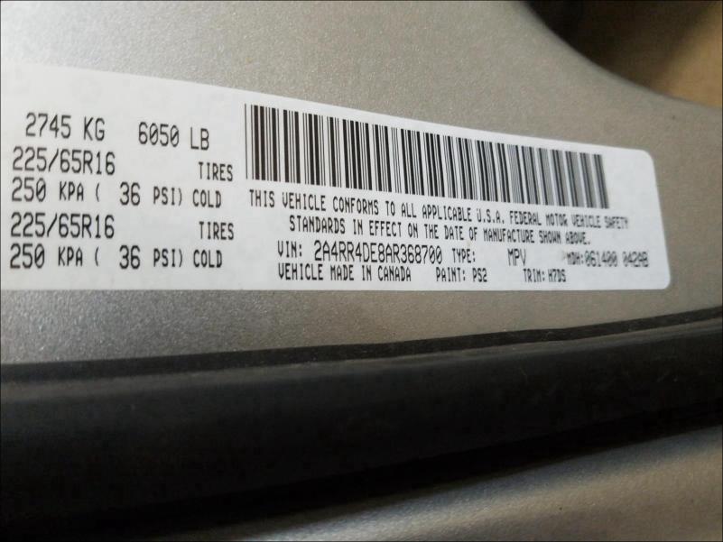 Photo 9 VIN: 2A4RR4DE8AR368700 - CHRYSLER TOWN & COU 