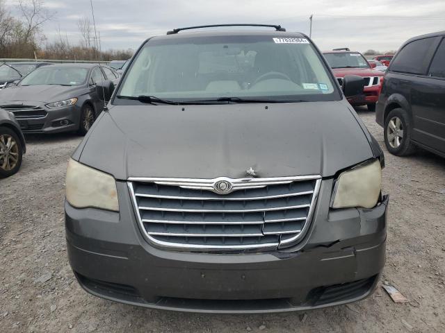 Photo 4 VIN: 2A4RR4DE9AR315116 - CHRYSLER TOWN & COU 