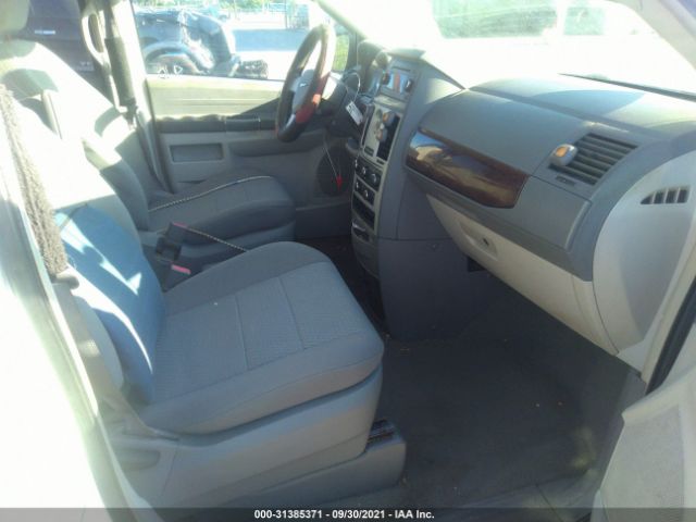 Photo 4 VIN: 2A4RR4DEXAR108928 - CHRYSLER TOWN & COUNTRY 