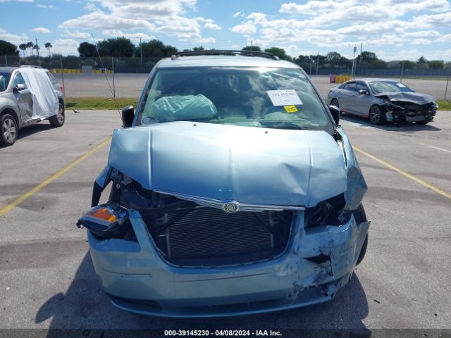 Photo 5 VIN: 2A4RR4DEXAR167784 - CHRYSLER TOWN & COUNTRY 