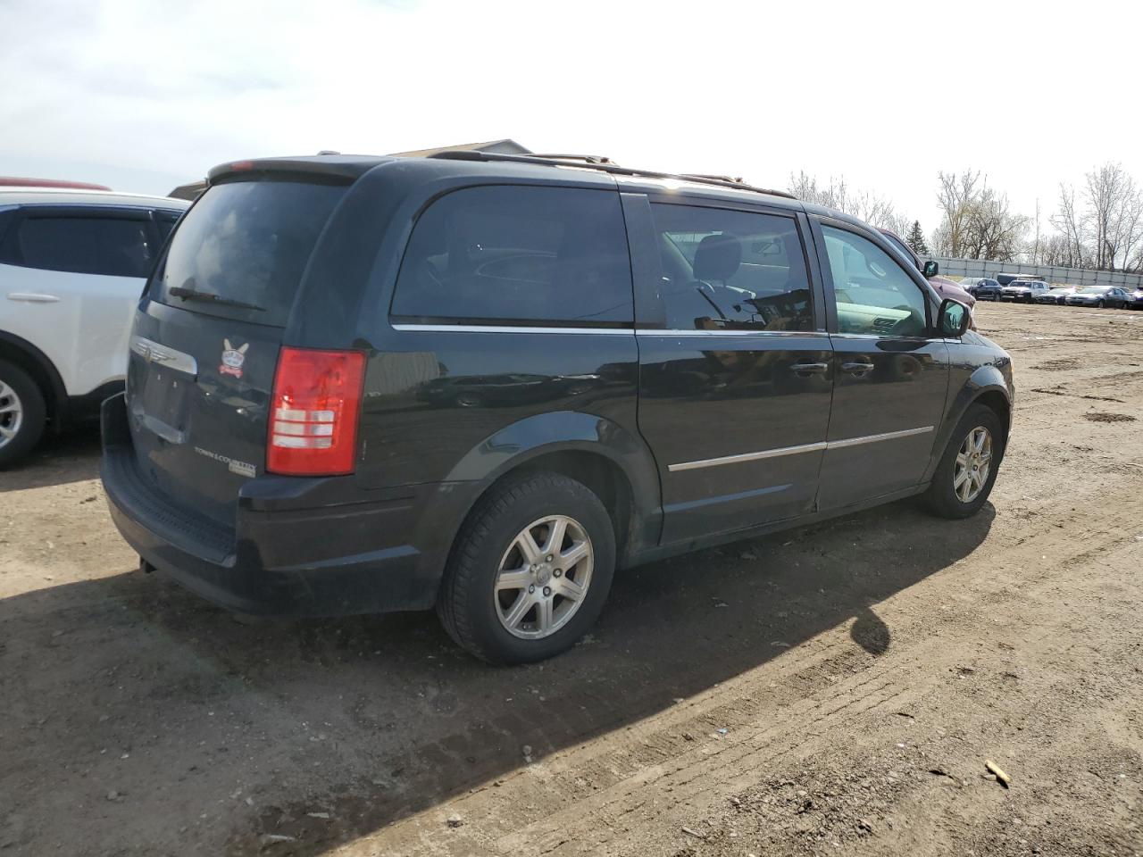 Photo 2 VIN: 2A4RR5D10AR102798 - CHRYSLER TOWN & COUNTRY 