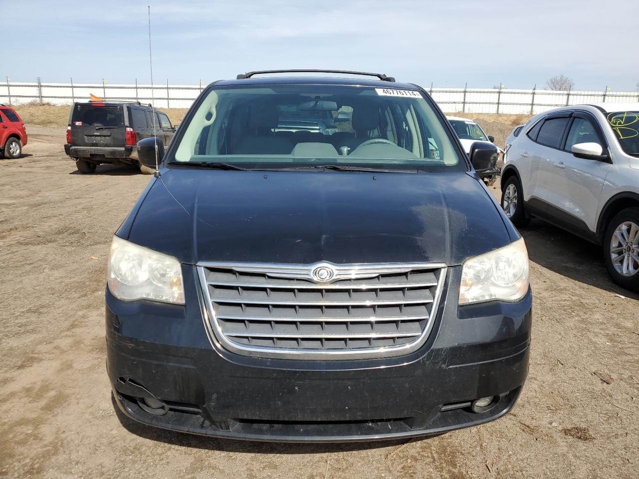 Photo 4 VIN: 2A4RR5D10AR102798 - CHRYSLER TOWN & COUNTRY 