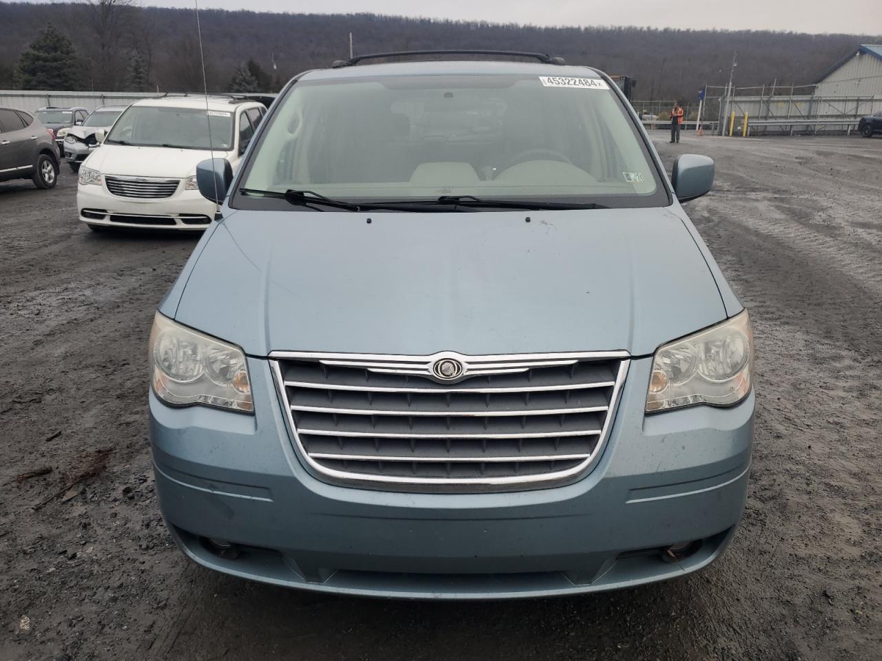 Photo 4 VIN: 2A4RR5D10AR113428 - CHRYSLER TOWN & COUNTRY 