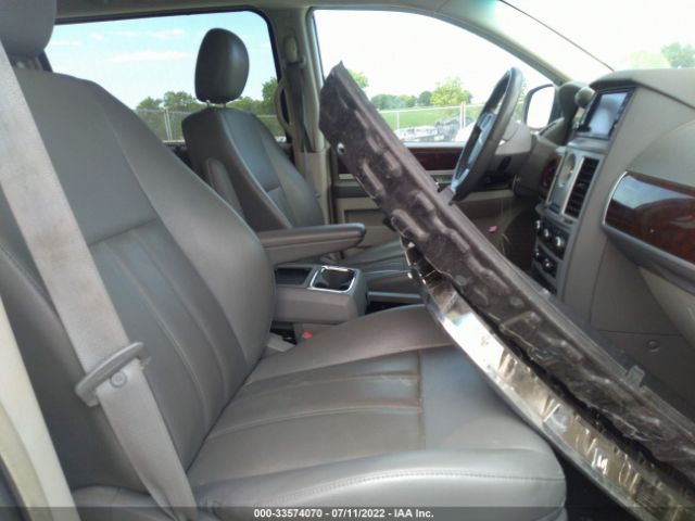 Photo 4 VIN: 2A4RR5D10AR117642 - CHRYSLER TOWN & COUNTRY 