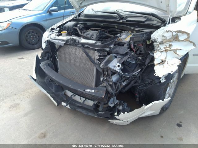 Photo 5 VIN: 2A4RR5D10AR117642 - CHRYSLER TOWN & COUNTRY 